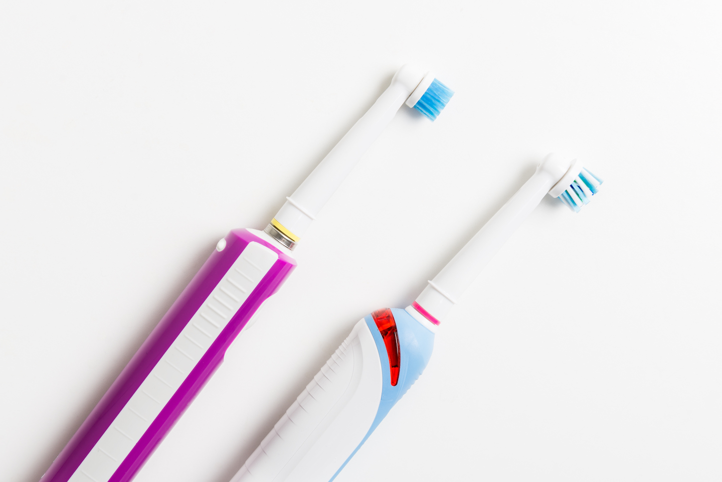Электрическая зубная щетка – лучше ли обычной?