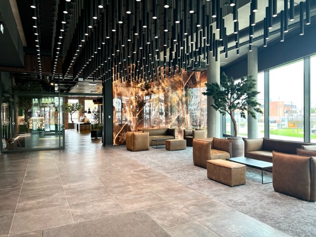 В праздничные дни мы работаем по следующему графику: